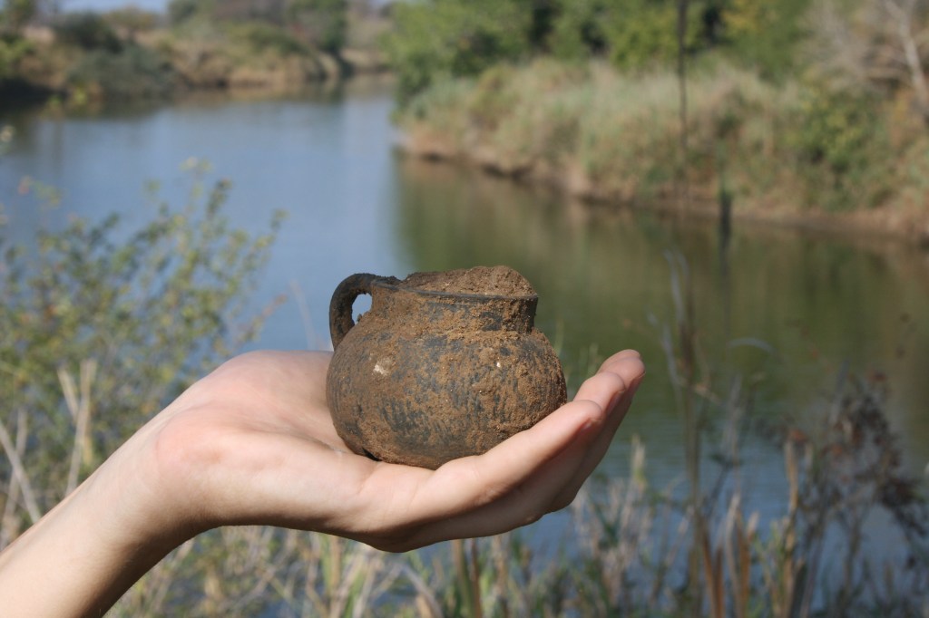 Collective Dining and Cooking in a Manufacturing&nbsp;District